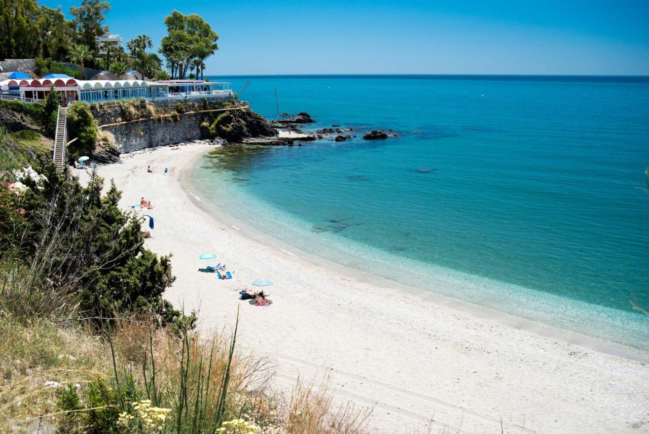 Benal Beach, Luxury Sea & Mountain View Beachside 1 Bedroom Apartment Benalmádena Exteriör bild