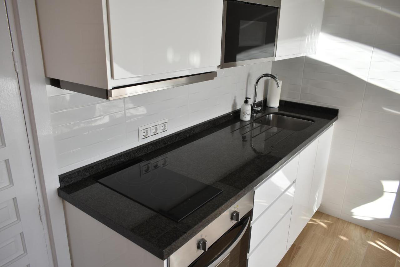 Benal Beach, Luxury Sea & Mountain View Beachside 1 Bedroom Apartment Benalmádena Exteriör bild